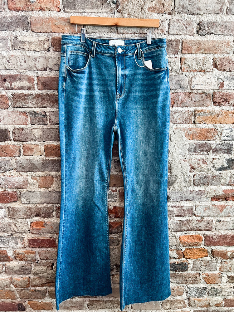 
            
                Load image into Gallery viewer, The Grace Denim-Curvy
            
        